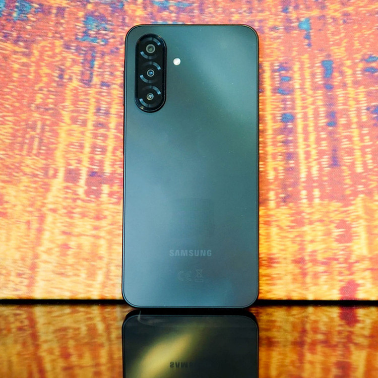 گوشی موبایل سامسونگ مدل Galaxy A17 4G دو سیم کارت ظرفیت 128 گیگابایت و رم 4 گیگابایت - ویتنام به همراه شارژر 25 وات سامسونگ