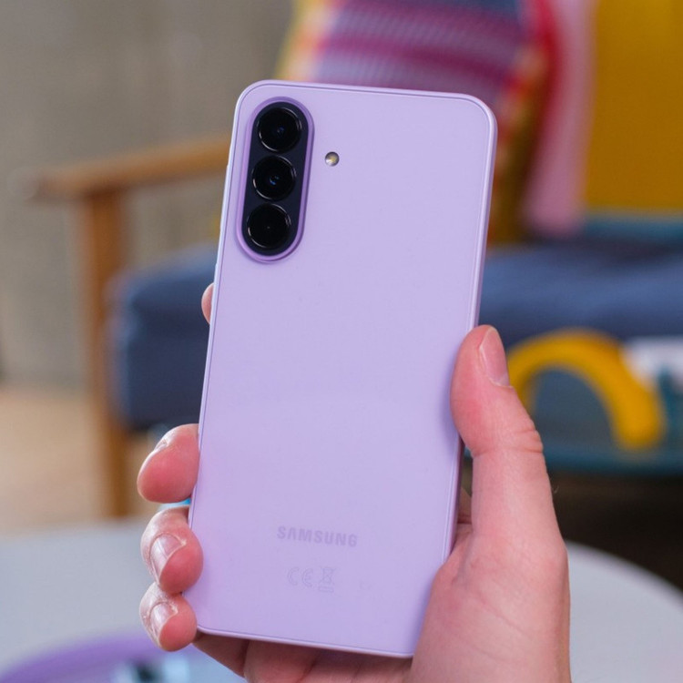 گوشی موبایل سامسونگ مدل Galaxy A37 دو سیمکارت ظرفیت 256 گیگابایت و رم 8 گیگابایت - ویتنام - به همراه یک عدد شارژر 45 وات سامسونگ، یک عدد کابل UBS-C به طول 1.8 متر، یک عدد کاور سیلیکونی و یک عدد محافظ صفحه نمایش