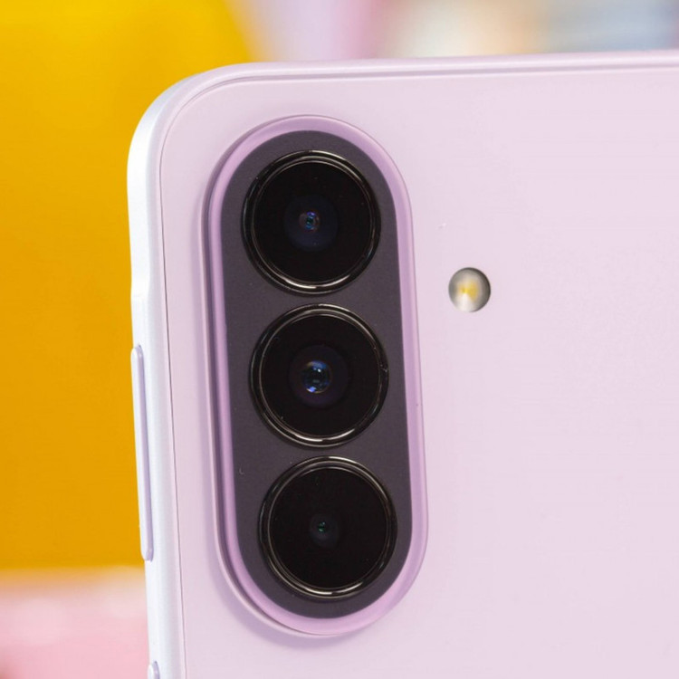 گوشی موبایل سامسونگ مدل Galaxy A37 دو سیمکارت ظرفیت 256 گیگابایت و رم 8 گیگابایت - ویتنام - به همراه یک عدد شارژر 45 وات سامسونگ، یک عدد کابل UBS-C به طول 1.8 متر، یک عدد کاور سیلیکونی و یک عدد محافظ صفحه نمایش